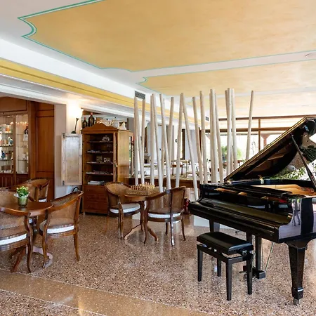 Madrina Lovely And Dynamic Garda