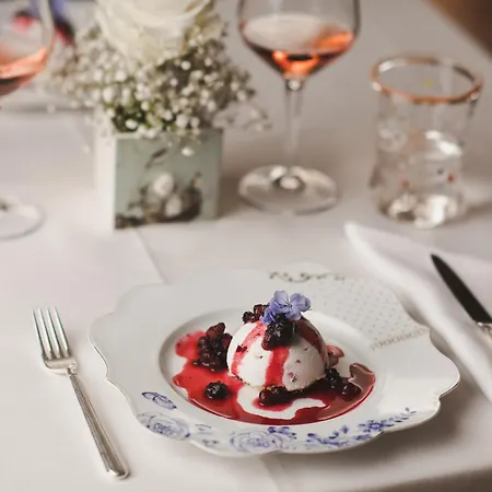 Madrina Lovely And Dynamic Garda