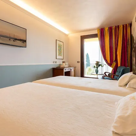 Hotell Madrina Lovely And Dynamic 4*