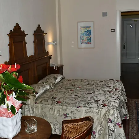 Madrina Lovely And Dynamic Hotell 4*