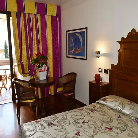 Hotell Madrina Lovely And Dynamic 4*