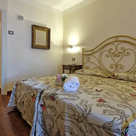 Hotell Madrina Lovely And Dynamic Garda (Verona)